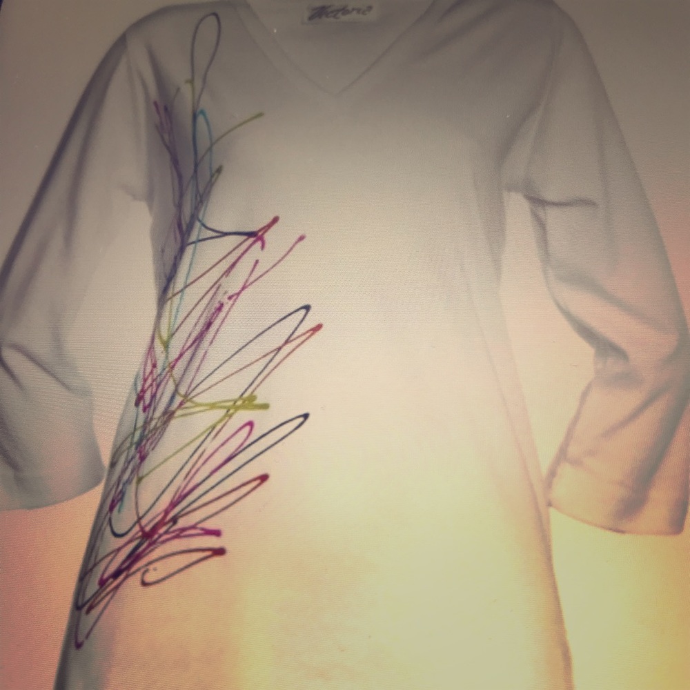 3/4 SLEEVE V-NECK TOP